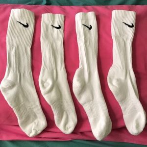 White Nike socks (2 pair)